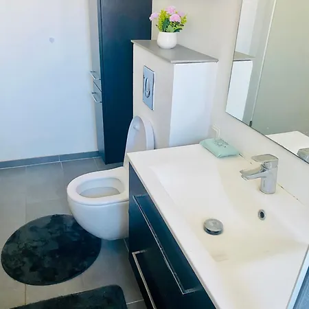 With Private Entrance *